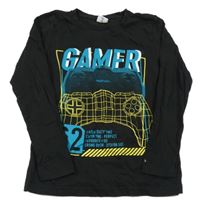 Čierne tričko s ovladači a číslom Chapter young