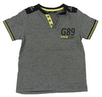 Čierno-sivé pruhované polo tričko s číslom a nápismi George