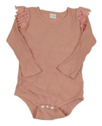 Ružové rebrované body s čipkovymi volániky