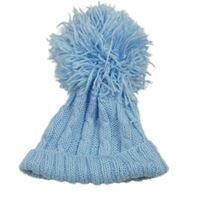 Modrá pletená čapica s brmbolcom