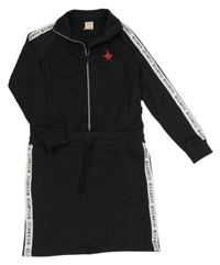 Černé teplákové šaty s nápisy