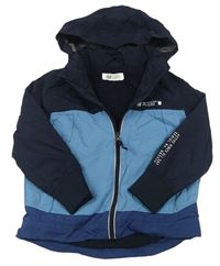 Tmavomodro-modro-petrolejová šušťáková jarná bunda s číslom a odopínacíá kapucňou H&M