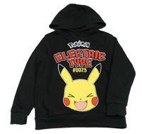 Černá mikina s Pikachu a kapucí George