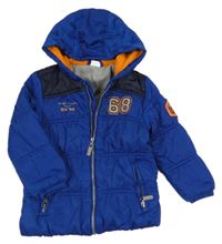 Tmavomodrá šušťáková zimná bunda s číslom a kapucňou