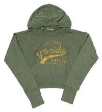 Khaki oversize crop sveter so zlatými nápisy a kapucňou H&M