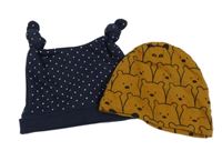 2x bavlněná čepice - tmavomodrá puntíkatá + hnědá s medvědy