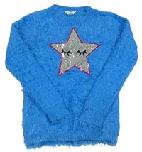 Modrý chlpatý sveter s hvězdou z flitrů M&Co.