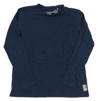 Tmavomodré triko s kapsou a nášivkou MANGUUN