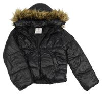 Čierna prešívaná šušťáková zimná bunda s nášivkou a kapucňou s kožešinou PRIMARK