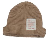 Světlehnědá pletená čepice s nášivkou