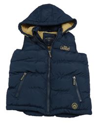 Tmavomodrá šusťáková zateplená vesta s nápisem a kapucí Tokyo Laundry