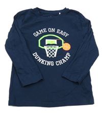 Tmavomodré tričko s basketbalovým loptou a košem Topolino