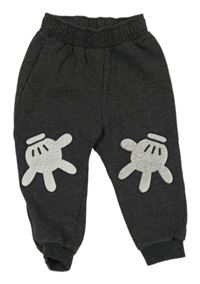 Tmavosivé tepláky s rukami Mickeyho Disney