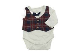 Biele body s našitou tmavomodro-červenou kostkovanou vestou C&A