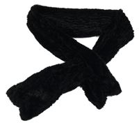 Černá chlupatá šála 