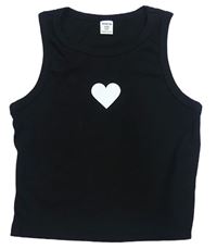 Čierny rebrovaný crop top so srdiečkom Shein