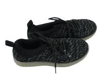 Černo-šedé vzorované tenisky Pepperts vel. 35