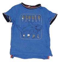 Tmavomodré tričko so žralokom Pep&Co