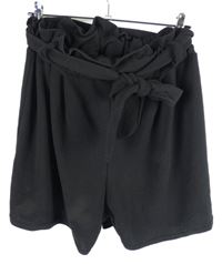Dámske čierne sukňové kraťasy s opaskom Boohoo