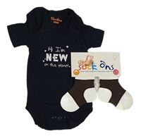 2set - Tmavomodré body s nápisem + hnědé návleky proti stahování ponožek