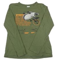 Khaki tričko s nápismi a dronem Chapter young