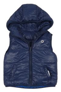 Tmavomodrá zateplená šusťáková vesta s kapucí Mayoral