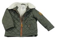 Khaki melírovaná prošívaná šusťáková zateplená bunda s nášivkou a huňatým límečkem F&F