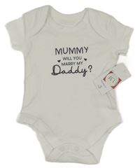 Nové - bílé body s nápisy a srdíčky Matalan