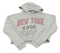 Svetlosivá crop mikina s nápisom a kapucňou Miss E-vie