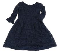 Tmavomodré krajkové šaty 