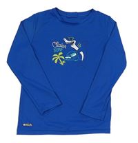 Modré UV tričko so žralokom Decathlon