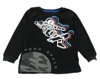 Čierna fleecová mikina so skateboardistou a planetou Bluezoo