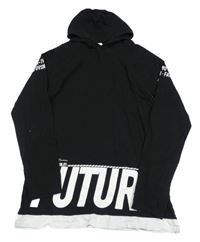 Čierno-biele tričko s nápismi a kapucňou Chapter young