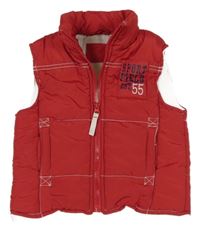 Červená prešívaná šušťáková zateplená vesta s nápismi a číslom