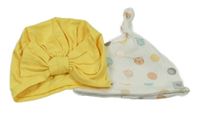 2x bavlněná čepice - žlutá turbanová s mašlí + smetanová puntíkatá se zvířaty