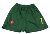 Tmavozelené športové kraťasy s číslom