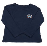 Tmavomodré mikinotriko s lyžiarskými okuliarmi lupilu