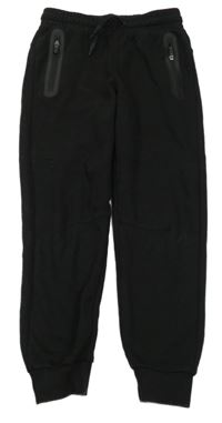 Černé tepláky s kapsami 