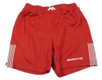 Červené športové kraťasy s nápisom
