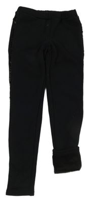 Čierne teplákové zateplené tregíny s pruhom s flitrami YIGGA