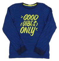 Modré pruhované pyžamové tričko s nápisom