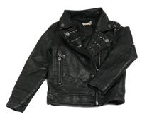 Čierny koženkový krivák s plíšky