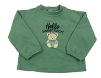 Zelená mikina s nápisom a medvedíkom