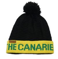 Černo-žlutá čepice s nápisem a bambulí 