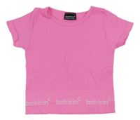 Neónově ružové rebrované crop elastické tričko s logy Bekkin