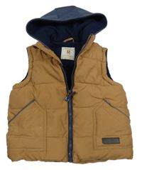 Hnedá prešívaná šušťáková zateplená vesta s nášivkou a kapucňou Rebel