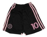 Černo-růžové sportovní fotbalové kraťasy se znakem a číslem Adidas