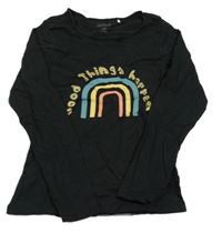 Černé triko s nápisem a duhou Orchestra