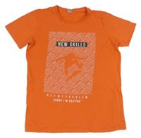 Korálové tričko se skateboardistou a nápisy Y.F.K. 