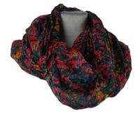 Dámská černo-červeno-zelená vzorovaná límcová šála 